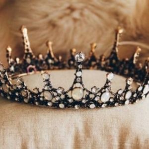 Vintage style crown